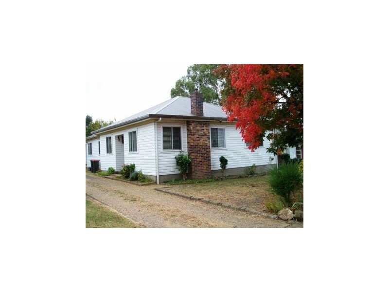 25 COLLEGE AVE, Armidale NSW 2350