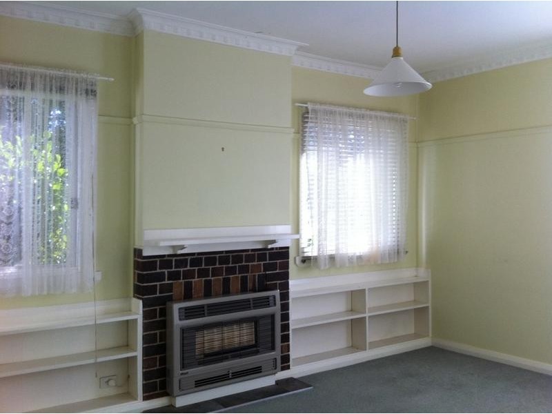 25 COLLEGE AVE, Armidale NSW 2350