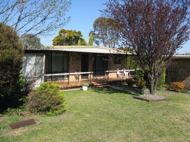 11 DOUGLAS STREET, Armidale NSW 2350