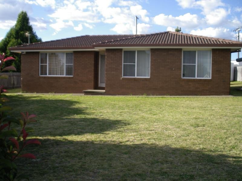 34 VERNA CLOSE, Armidale NSW 2350