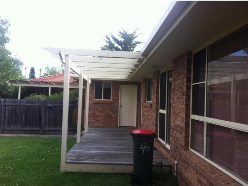 2/89 Queen Elizabeth Dr, Armidale NSW 2350