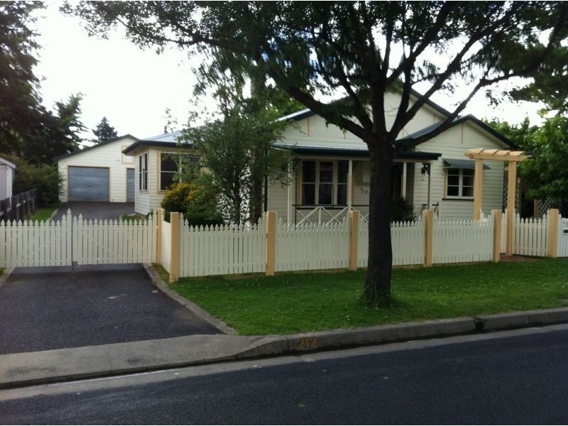212 DUMARESQ STREET, Armidale NSW 2350