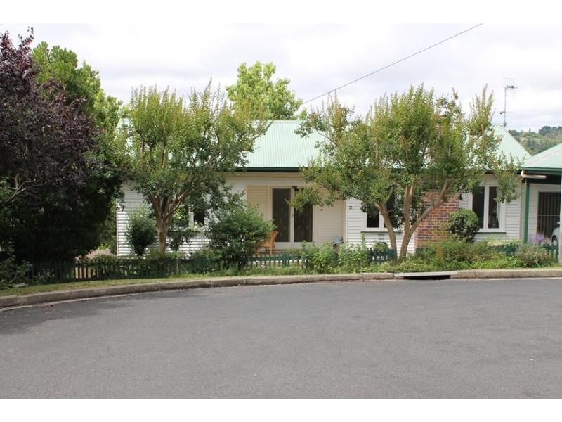 2 QUIN AVENUE, Armidale NSW 2350