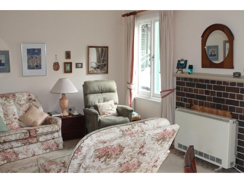 2 QUIN AVENUE, Armidale NSW 2350