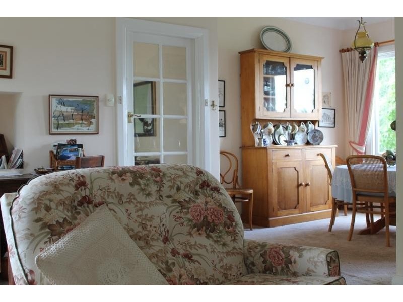 2 QUIN AVENUE, Armidale NSW 2350