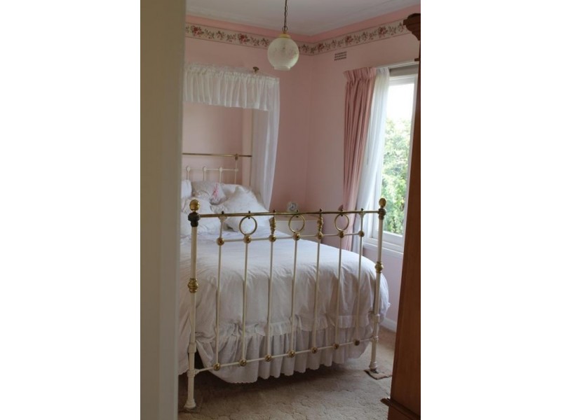 2 QUIN AVENUE, Armidale NSW 2350