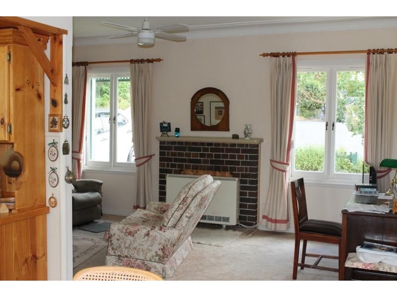 2 QUIN AVENUE, Armidale NSW 2350