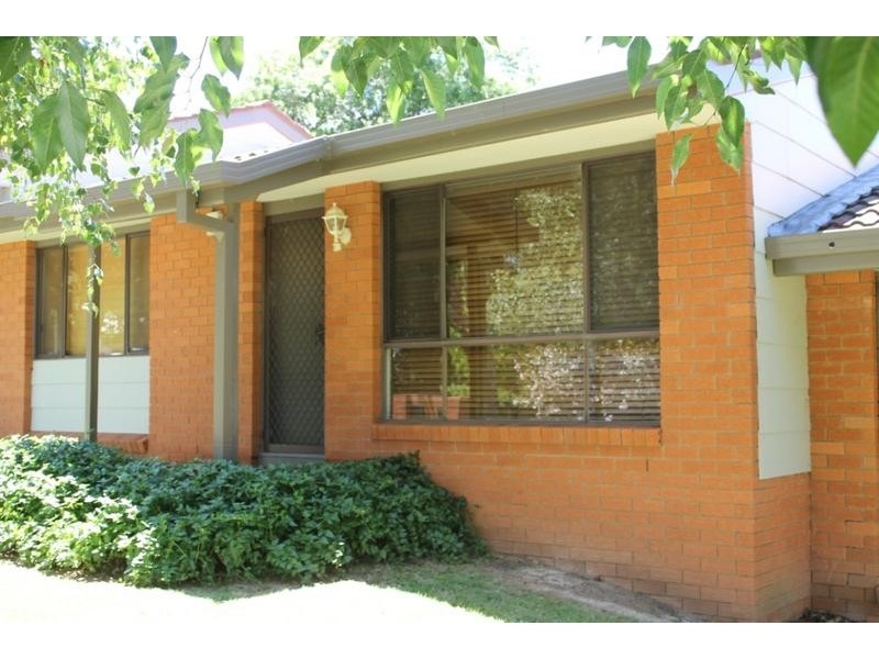 2/219 DONNELLY STREET, Armidale NSW 2350