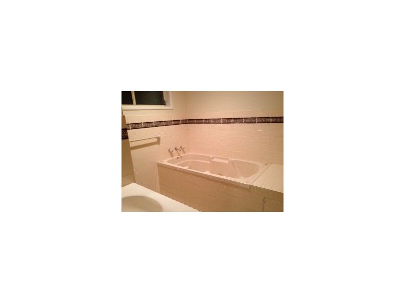 Room 4/6 FIONA PLACE, Armidale NSW 2350