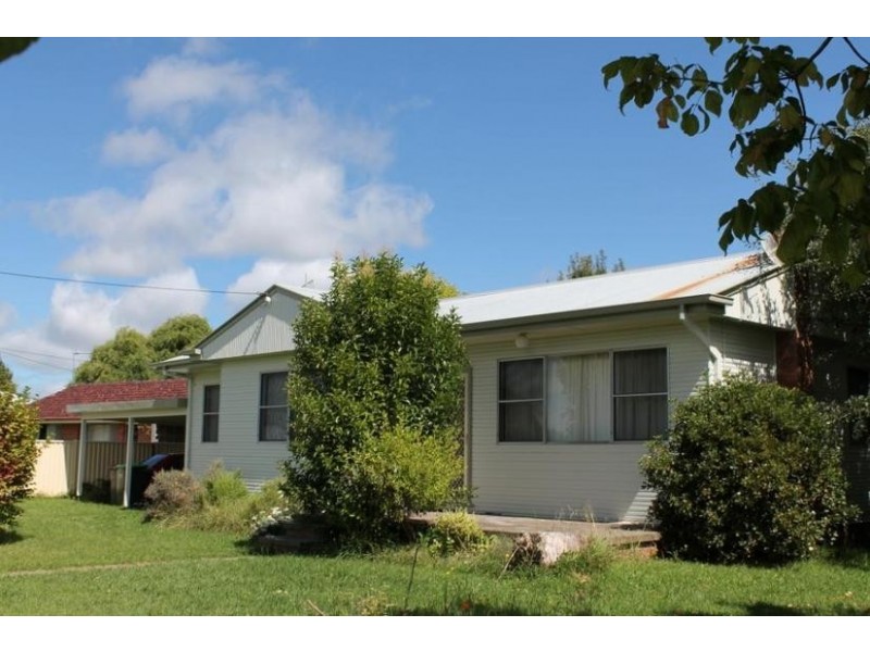 2 Holmes Avenue, Armidale NSW 2350