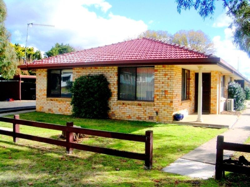 1/82 DOUGLAS STREET, Armidale NSW 2350