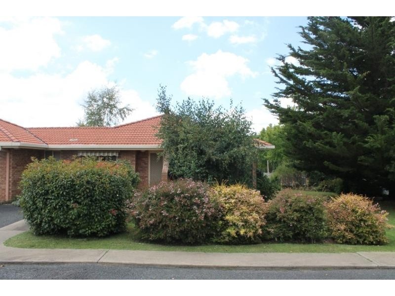 1/89 QUEEN ELIZABETH DRIVE, Armidale NSW 2350