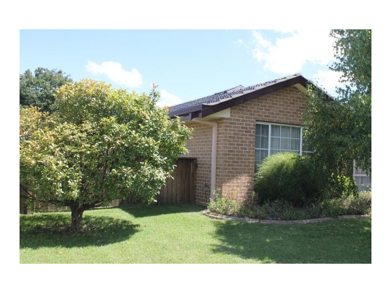 1 PHYLLIS CRESCENT, Armidale NSW 2350
