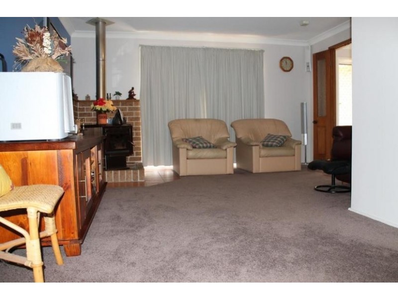 1 PHYLLIS CRESCENT, Armidale NSW 2350