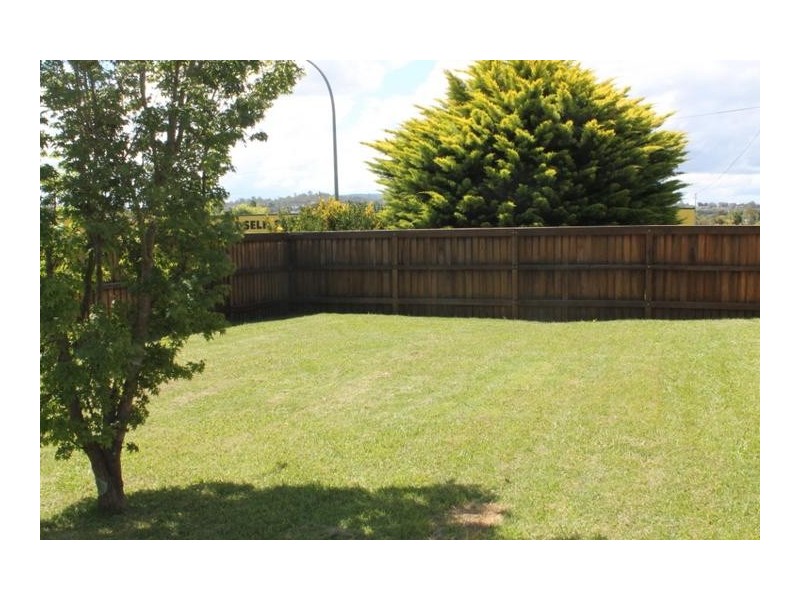 1 PHYLLIS CRESCENT, Armidale NSW 2350