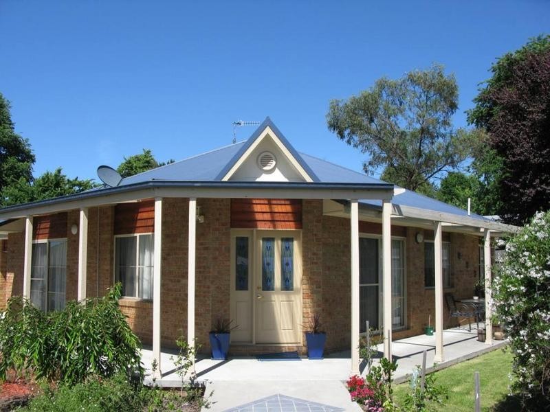 104a DONNELLY STREET, Armidale NSW 2350