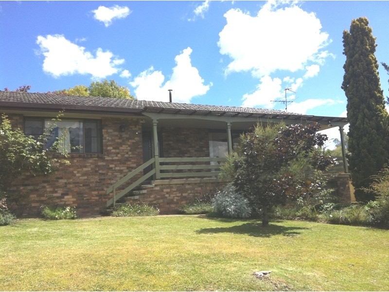 9 KATHLEEN CRESCENT, Armidale NSW 2350