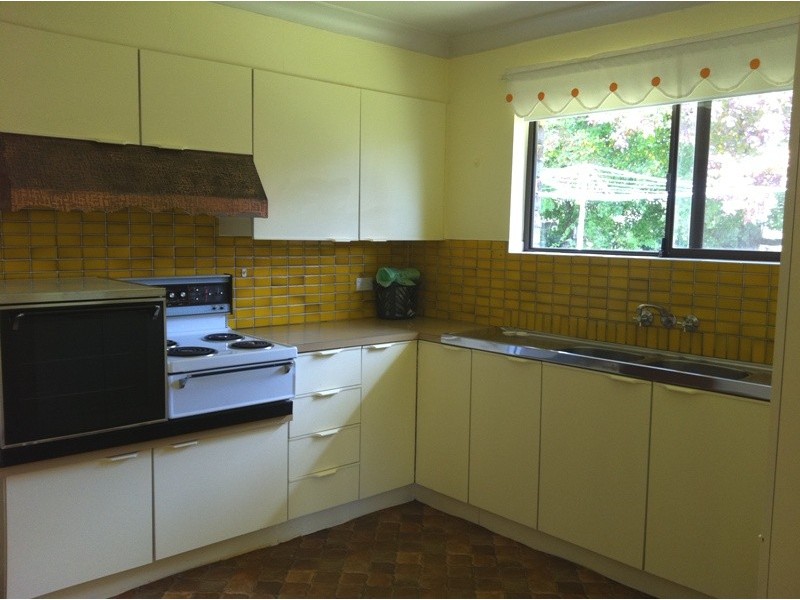 9 KATHLEEN CRESCENT, Armidale NSW 2350