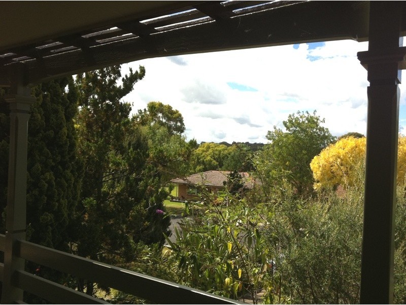 9 KATHLEEN CRESCENT, Armidale NSW 2350