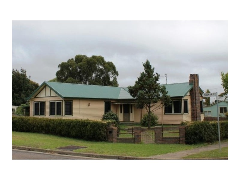 43 MOSSMAN STREET, Armidale NSW 2350