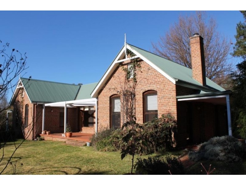 18 SHORT STREET, Armidale NSW 2350