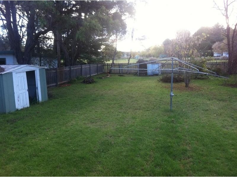 8 Glenelg Road, Armidale NSW 2350