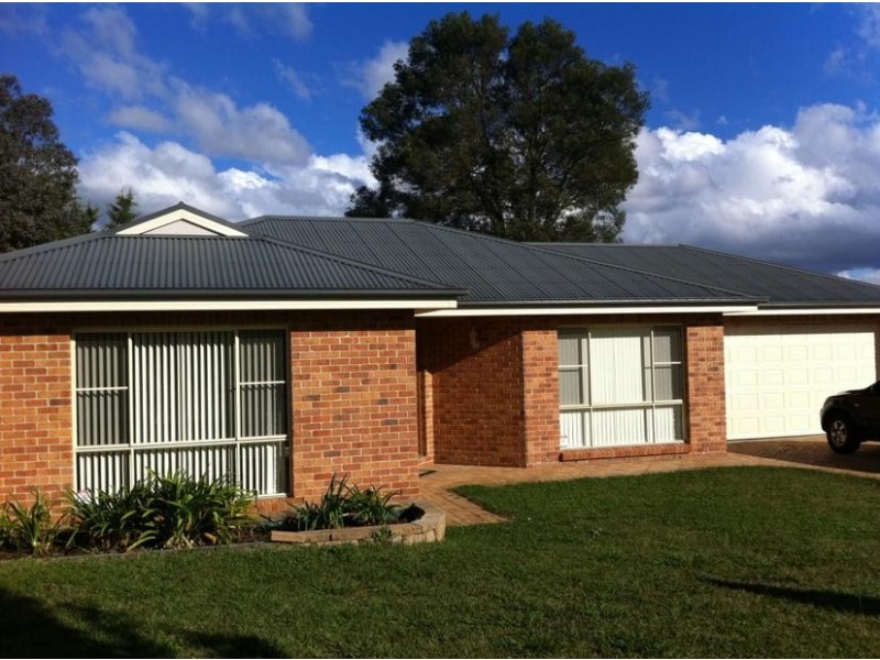 21 GOLDEN GROVE, Armidale NSW 2350