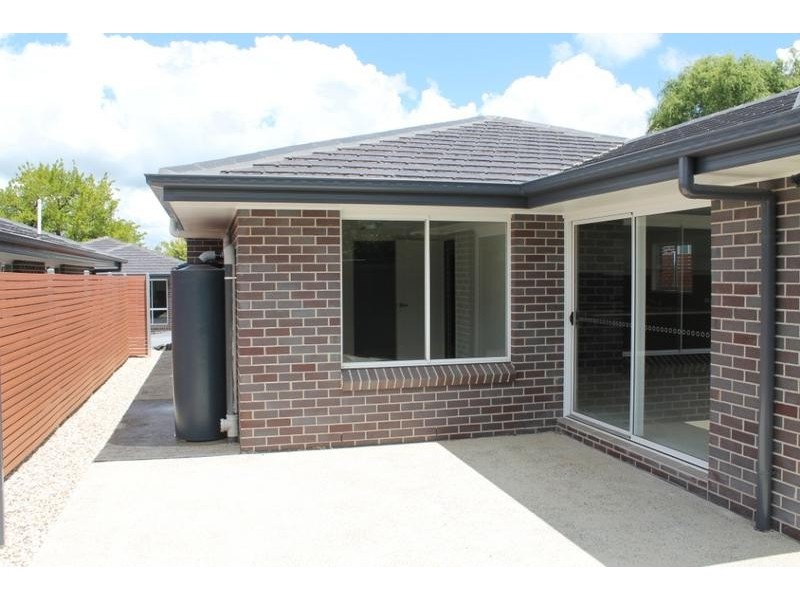 8 POWER PLACE, Armidale NSW 2350