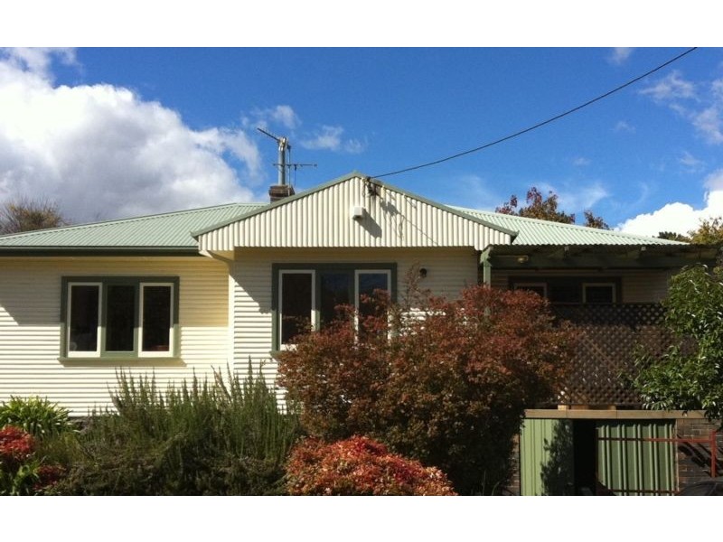 21 MILLIE STREET, Armidale NSW 2350