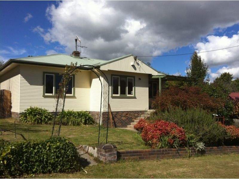 21 MILLIE STREET, Armidale NSW 2350