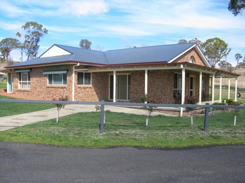 25 SIMMONS ROAD, Armidale NSW 2350