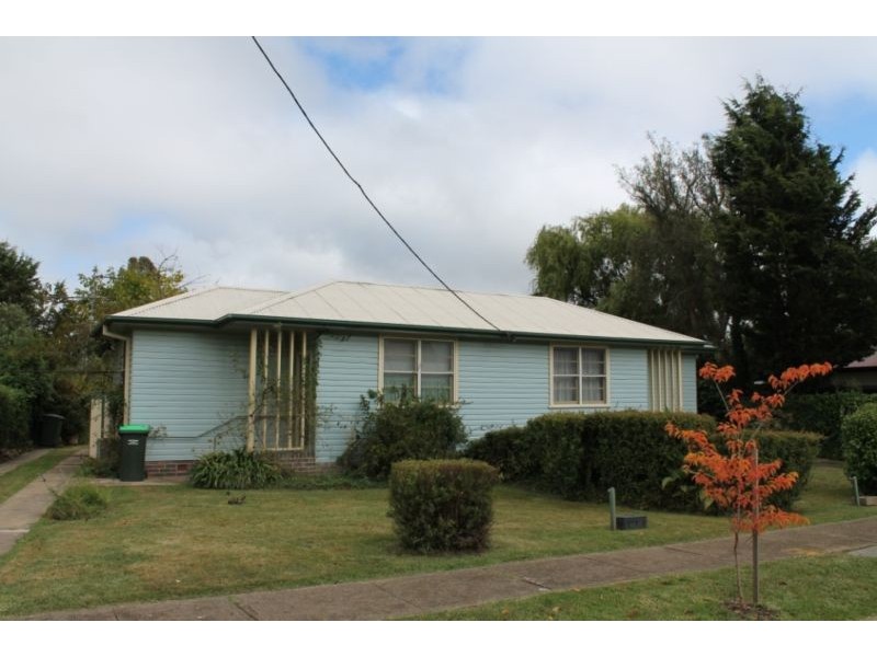 2/172 Canambe Street, Armidale NSW 2350