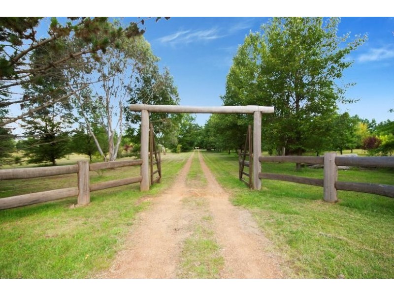 20 INCES ROAD, Armidale NSW 2350