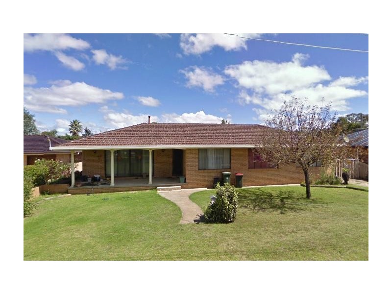 8 WATSON AVE, Armidale NSW 2350
