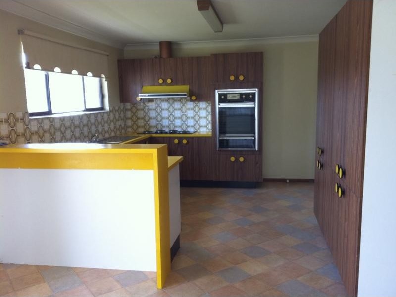 8 WATSON AVE, Armidale NSW 2350