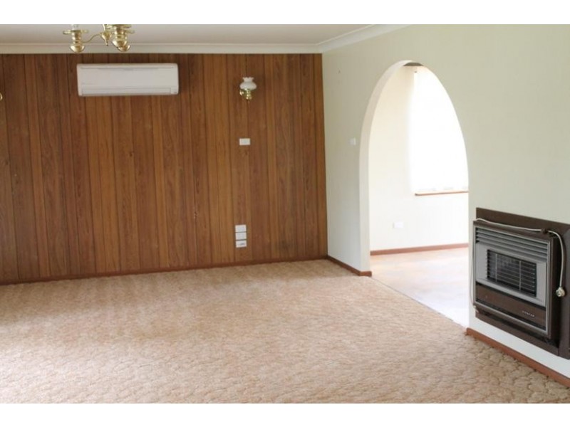 8 WATSON AVE, Armidale NSW 2350