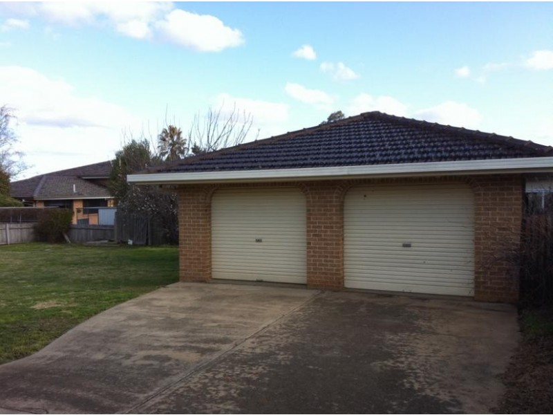 8 WATSON AVE, Armidale NSW 2350