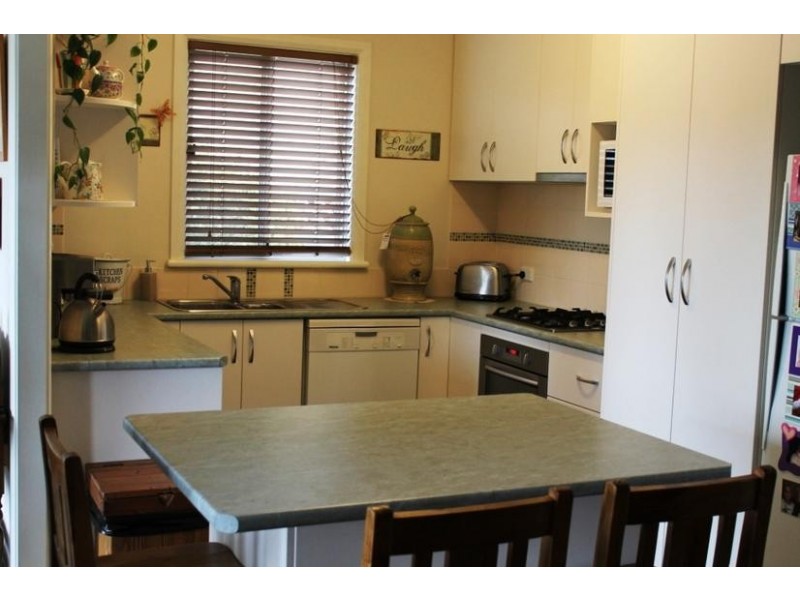 6 SHAMBROOK AVE, Armidale NSW 2350