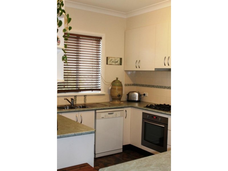 6 SHAMBROOK AVE, Armidale NSW 2350