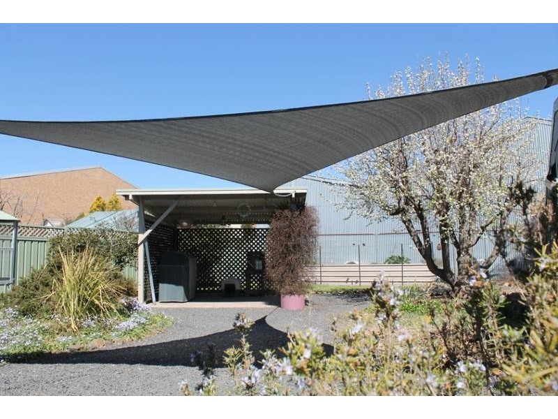 6 SHAMBROOK AVE, Armidale NSW 2350