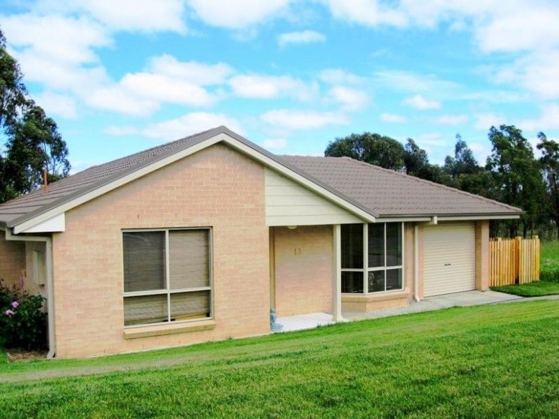 13 Dale Cres, Armidale NSW 2350