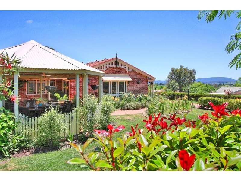 18 THE BOULEVARD, Armidale NSW 2350