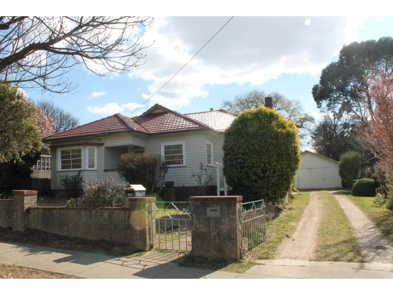 166 Marsh Street, Armidale NSW 2350