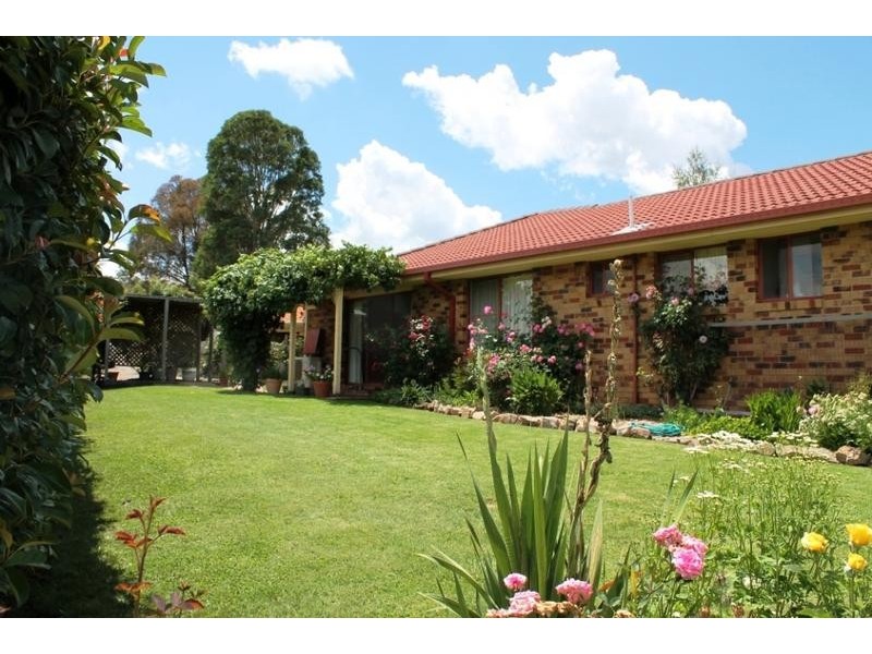 100 FITTLER CLOSE, Armidale NSW 2350