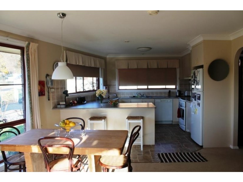 100 FITTLER CLOSE, Armidale NSW 2350