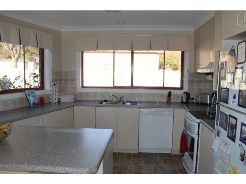 100 FITTLER CLOSE, Armidale NSW 2350