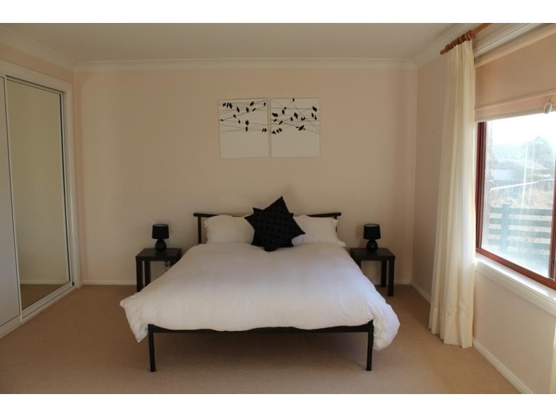 100 FITTLER CLOSE, Armidale NSW 2350