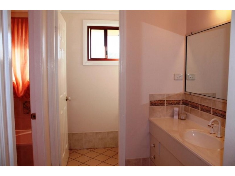 100 FITTLER CLOSE, Armidale NSW 2350