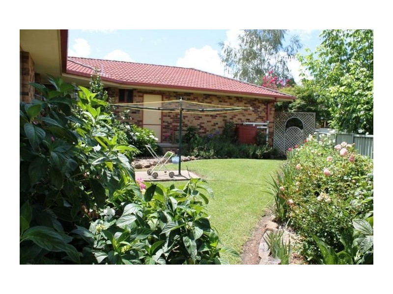 100 FITTLER CLOSE, Armidale NSW 2350