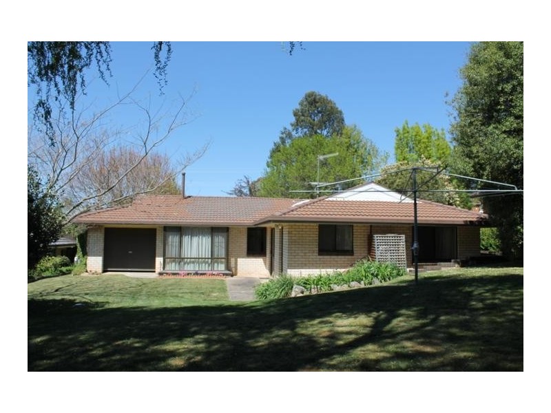 7 SIMPSON AVE, Armidale NSW 2350